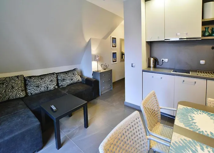 아파트 Comfortable Close To The *